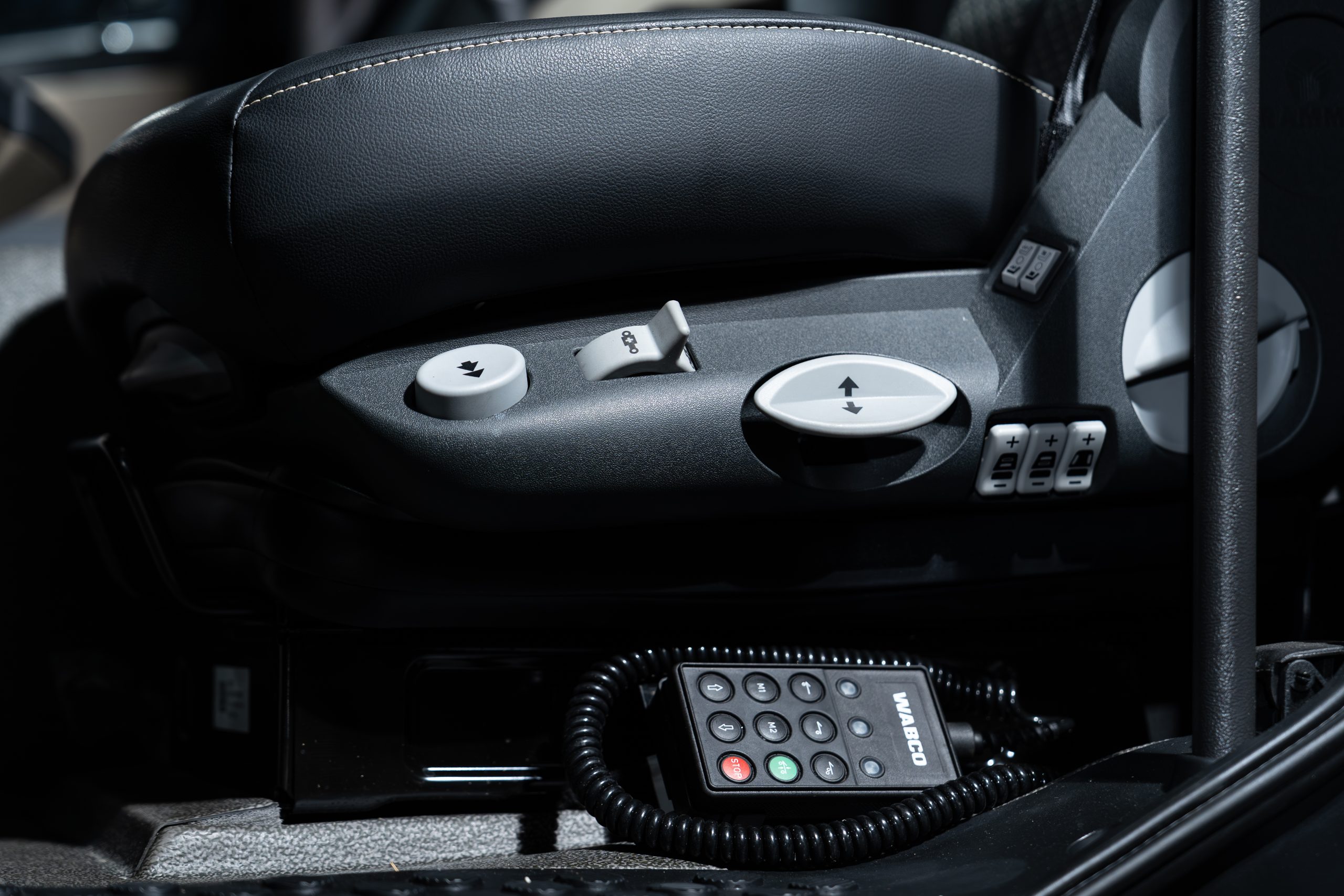 Interior Auman R